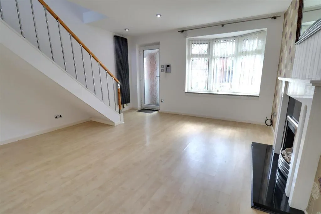 2 bed Link Detached House