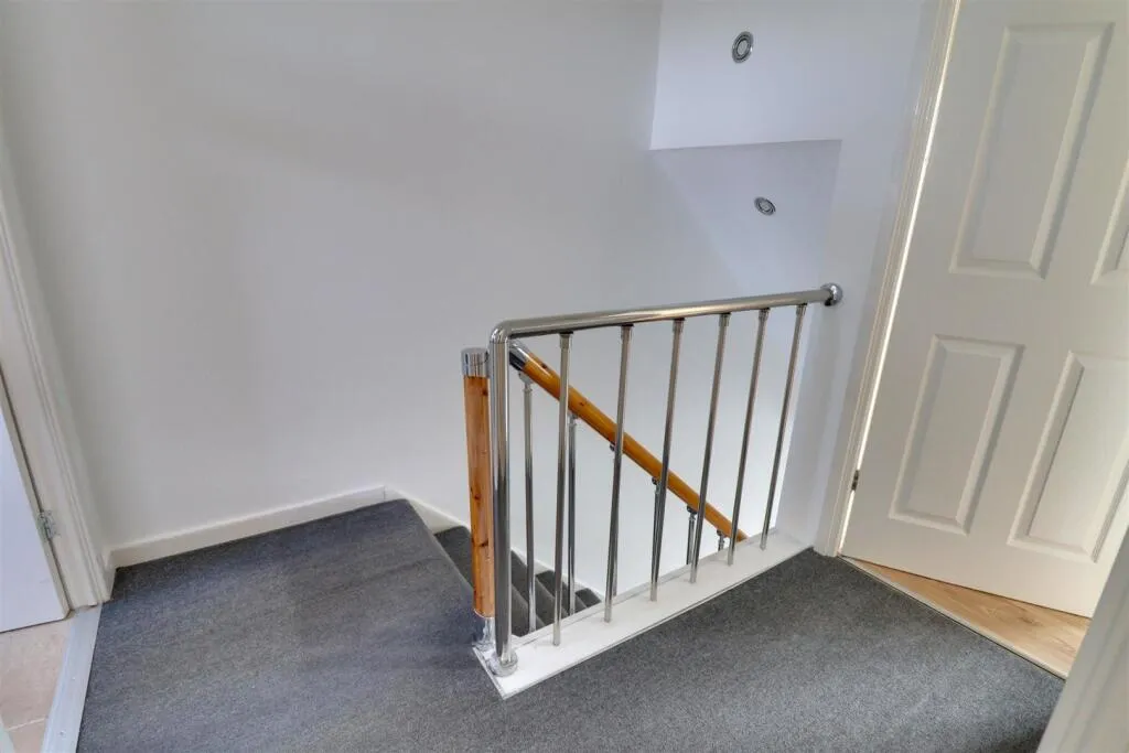 2 bed Link Detached House