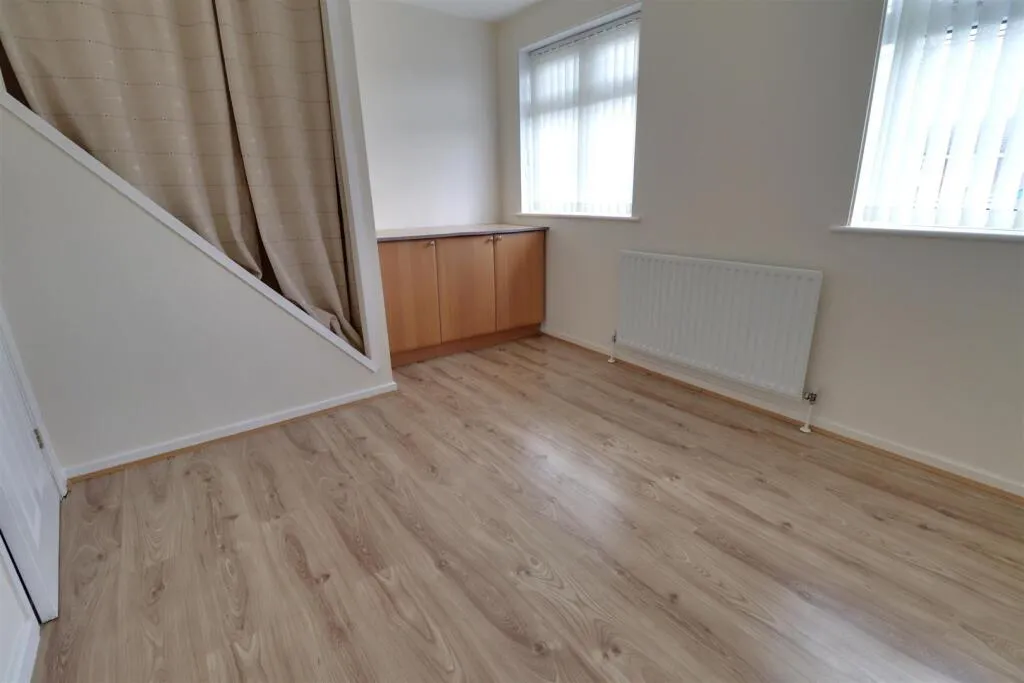 2 bed Link Detached House