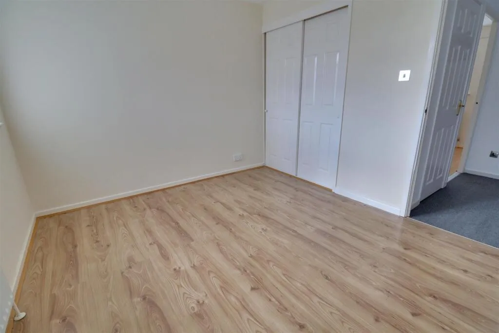 2 bed Link Detached House