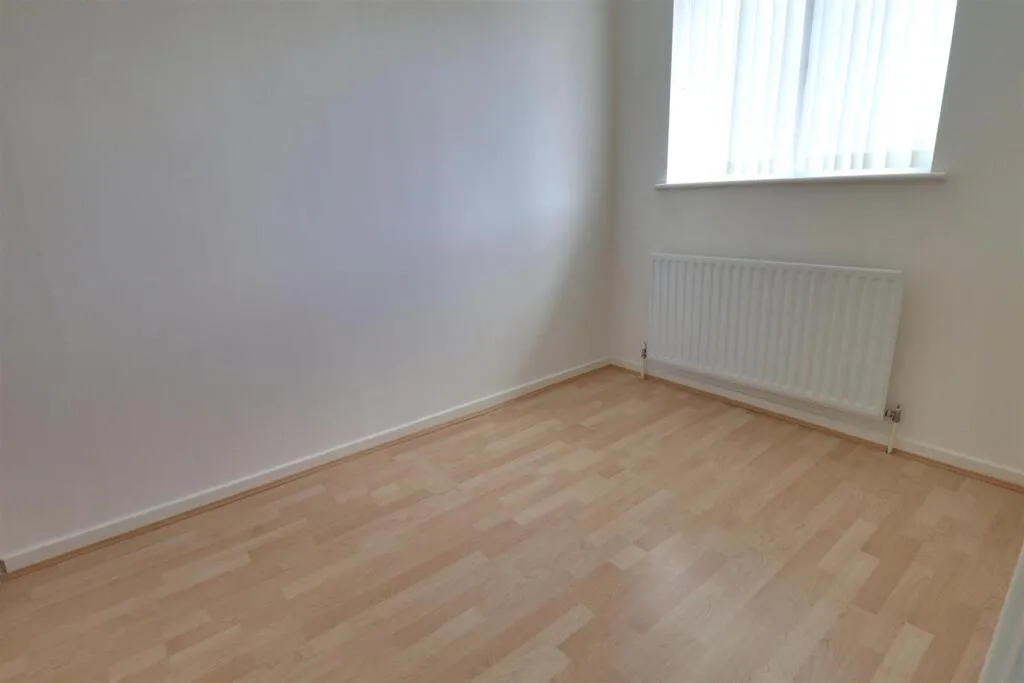 2 bed Link Detached House