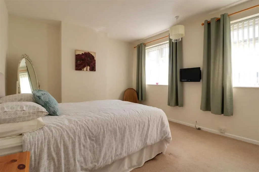 2 bed Semi-Detached