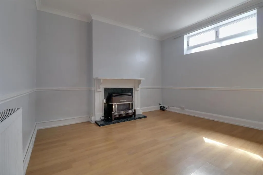 4 bed Terraced