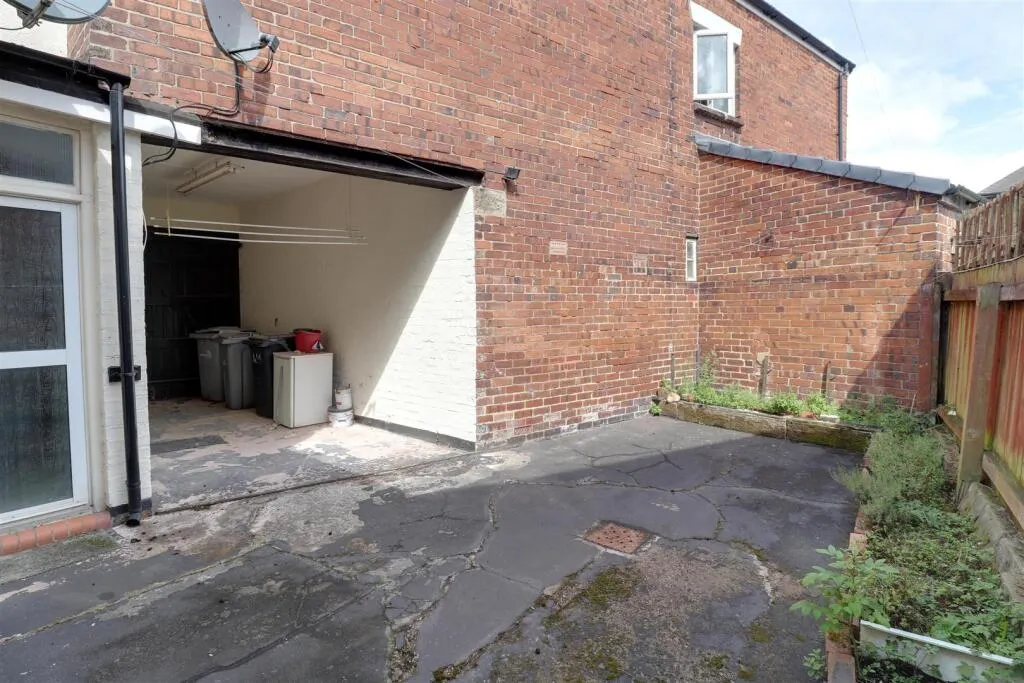 4 bed Terraced