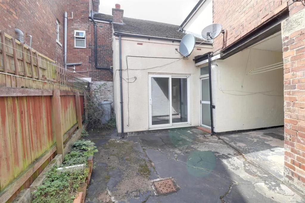 4 bed Terraced