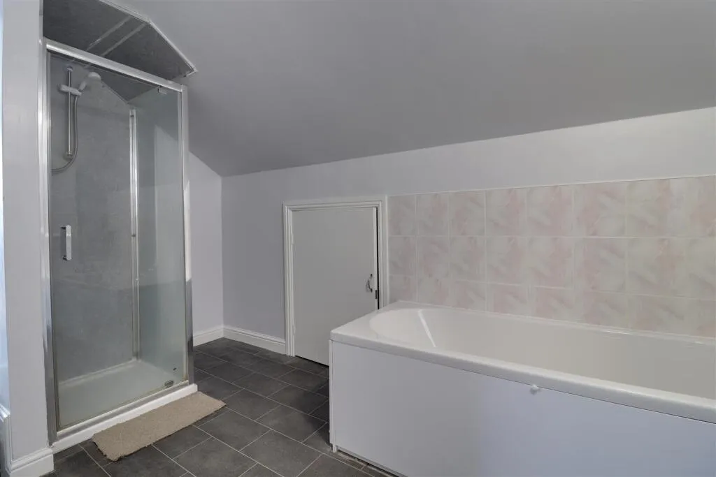 4 bed Terraced