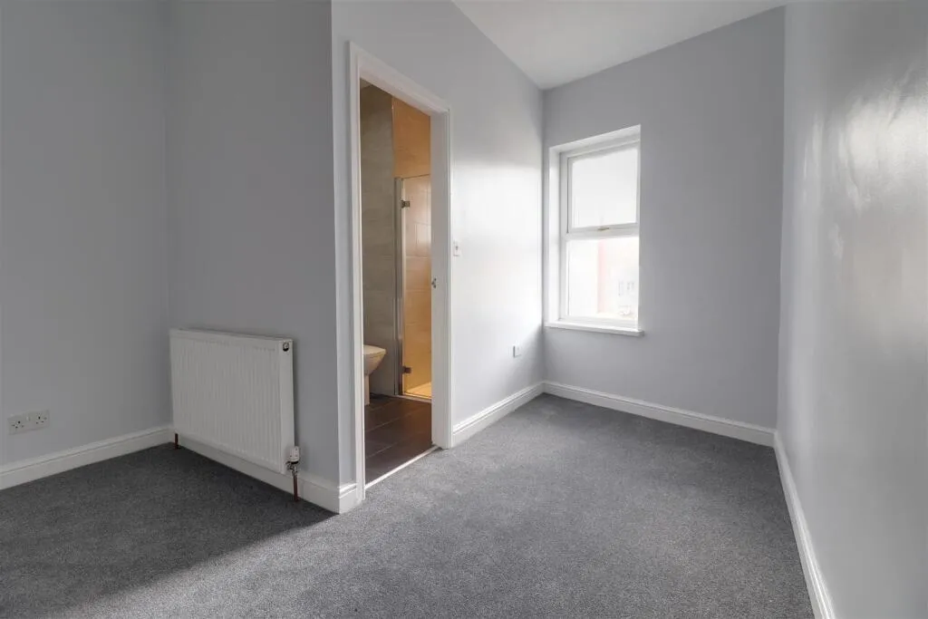 4 bed Terraced