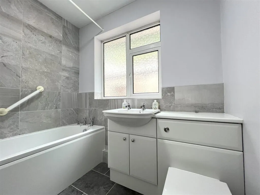 2 bed Semi-Detached Bungalow
