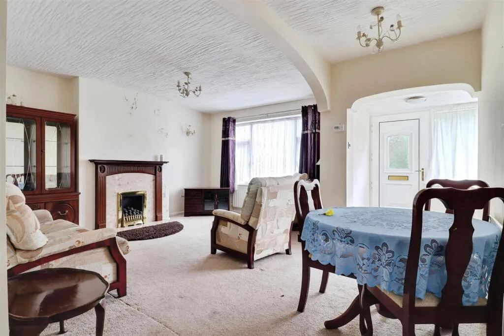 2 bed Semi-Detached Bungalow