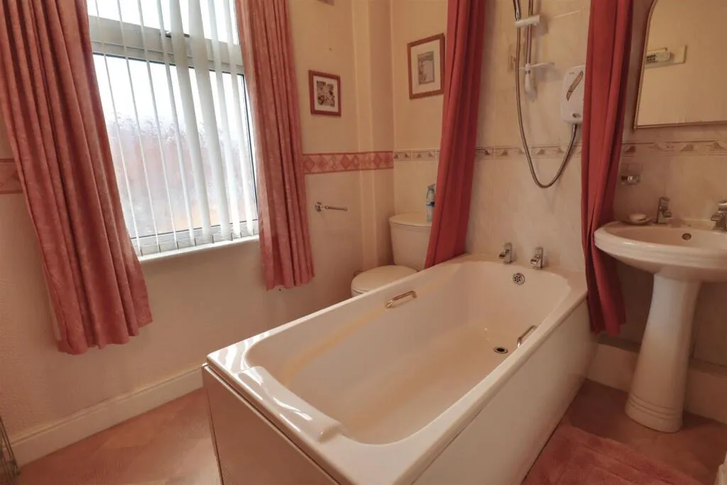 2 bed Semi-Detached