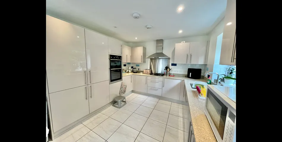 2,400 Sq.Ft Five Bedroom, Four Bathroom Link- Detached Town House Laid Out Over Four Floors