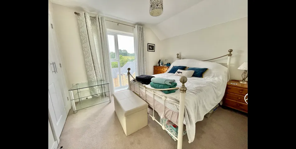 2,400 Sq.Ft Five Bedroom, Four Bathroom Link- Detached Town House Laid Out Over Four Floors