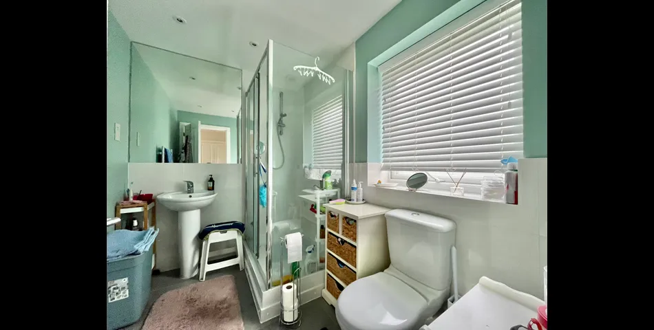 2,400 Sq.Ft Five Bedroom, Four Bathroom Link- Detached Town House Laid Out Over Four Floors