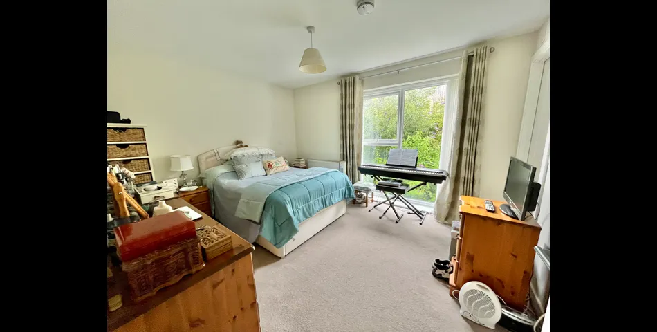 2,400 Sq.Ft Five Bedroom, Four Bathroom Link- Detached Town House Laid Out Over Four Floors