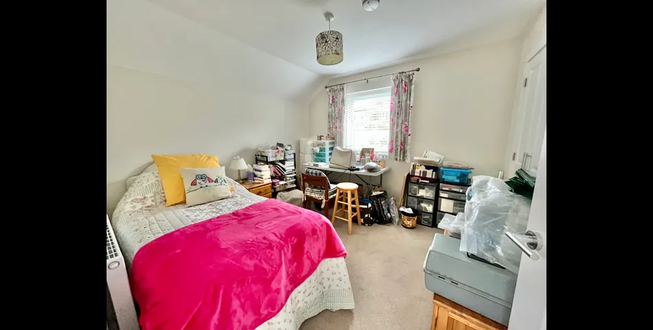 2,400 Sq.Ft Five Bedroom, Four Bathroom Link- Detached Town House Laid Out Over Four Floors