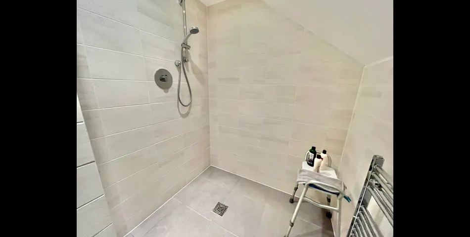 2,400 Sq.Ft Five Bedroom, Four Bathroom Link- Detached Town House Laid Out Over Four Floors