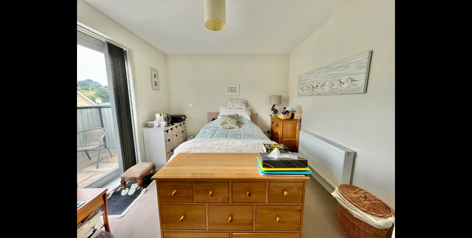 2,400 Sq.Ft Five Bedroom, Four Bathroom Link- Detached Town House Laid Out Over Four Floors