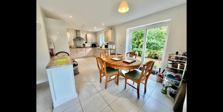 2,400 Sq.Ft Five Bedroom, Four Bathroom Link- Detached Town House Laid Out Over Four Floors