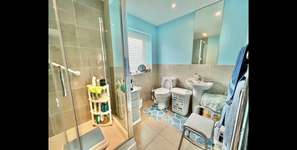2,400 Sq.Ft Five Bedroom, Four Bathroom Link- Detached Town House Laid Out Over Four Floors