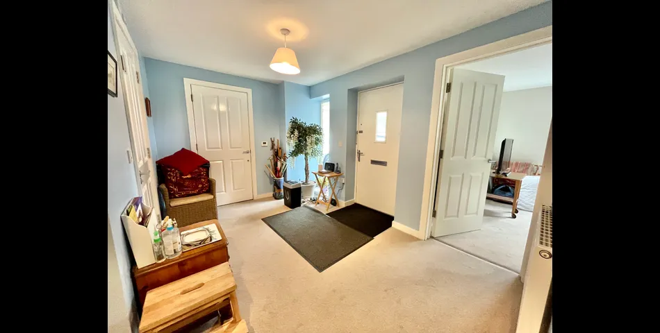 2,400 Sq.Ft Five Bedroom, Four Bathroom Link- Detached Town House Laid Out Over Four Floors