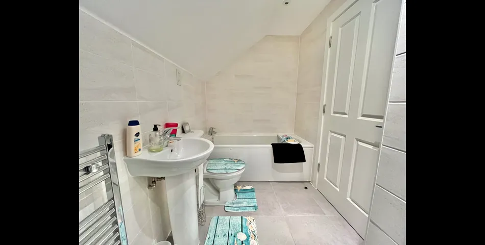 2,400 Sq.Ft Five Bedroom, Four Bathroom Link- Detached Town House Laid Out Over Four Floors