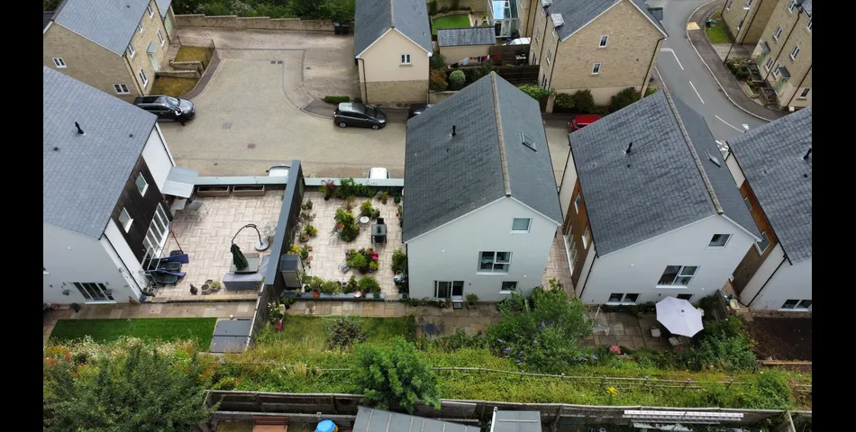 2,400 Sq.Ft Five Bedroom, Four Bathroom Link- Detached Town House Laid Out Over Four Floors