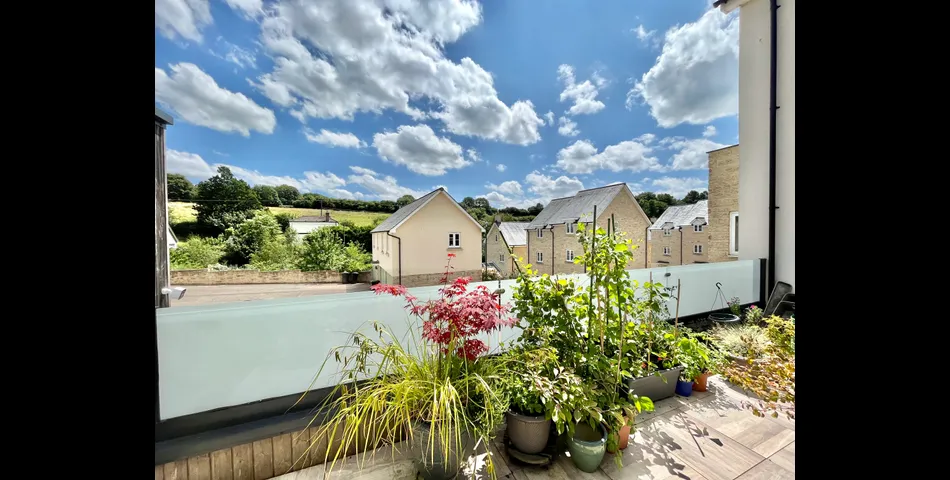 2,400 Sq.Ft Five Bedroom, Four Bathroom Link- Detached Town House Laid Out Over Four Floors