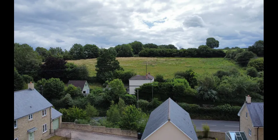 2,400 Sq.Ft Five Bedroom, Four Bathroom Link- Detached Town House Laid Out Over Four Floors