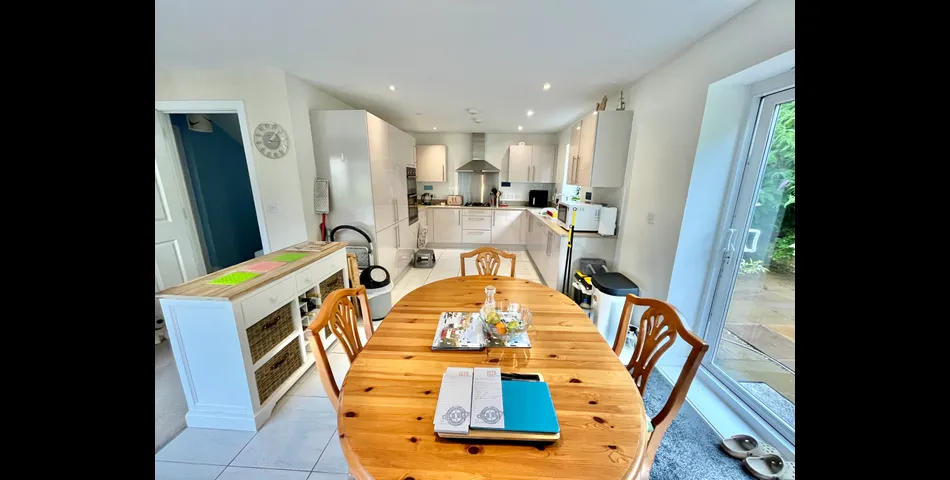 2,400 Sq.Ft Five Bedroom, Four Bathroom Link- Detached Town House Laid Out Over Four Floors