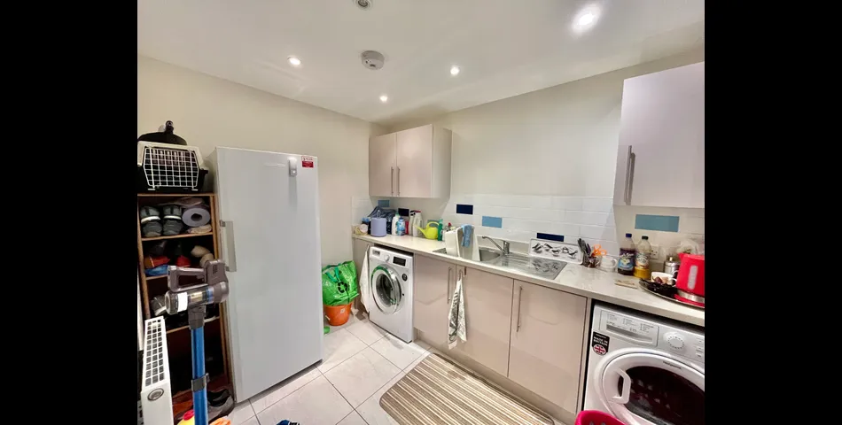 2,400 Sq.Ft Five Bedroom, Four Bathroom Link- Detached Town House Laid Out Over Four Floors