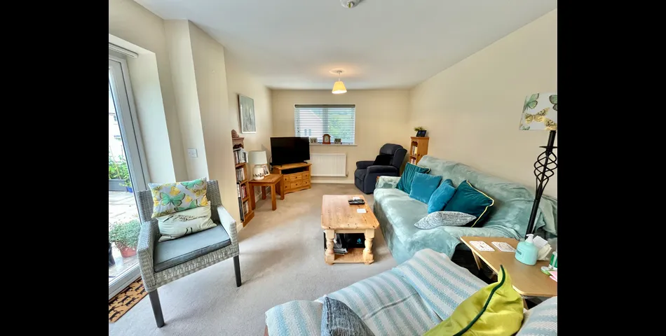 2,400 Sq.Ft Five Bedroom, Four Bathroom Link- Detached Town House Laid Out Over Four Floors