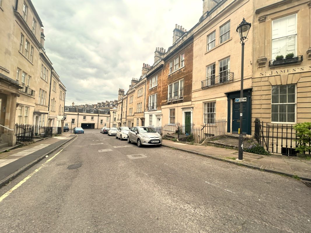 5 bedroom property for sale