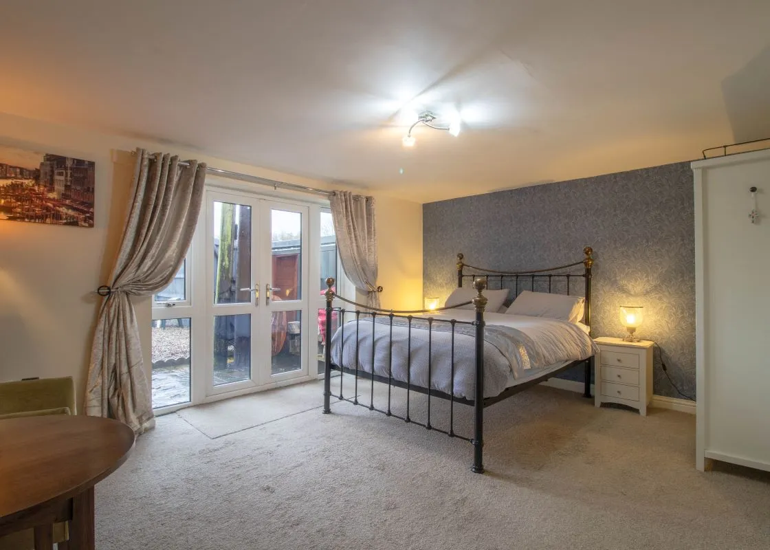 6 bedroom property for sale
