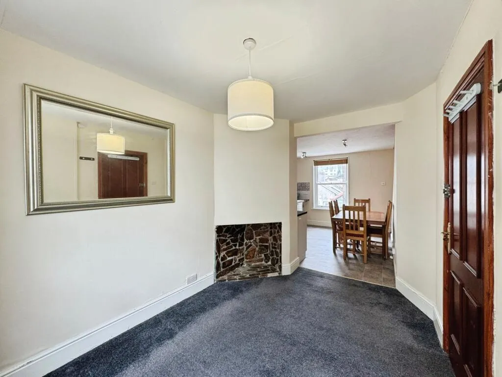 3 bed Ground Maisonette