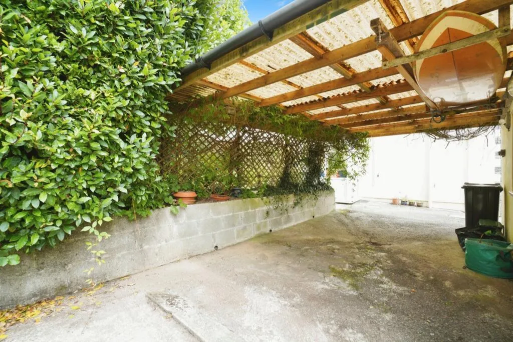 4 bed Semi-Detached