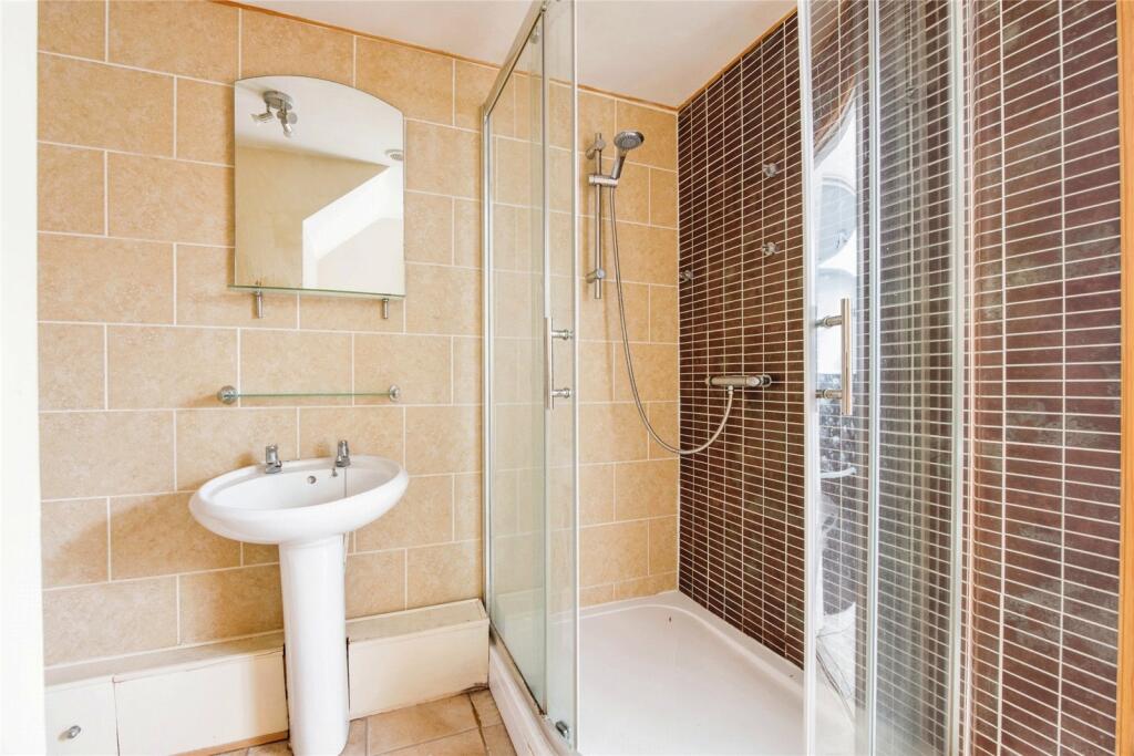 9 bed House Share