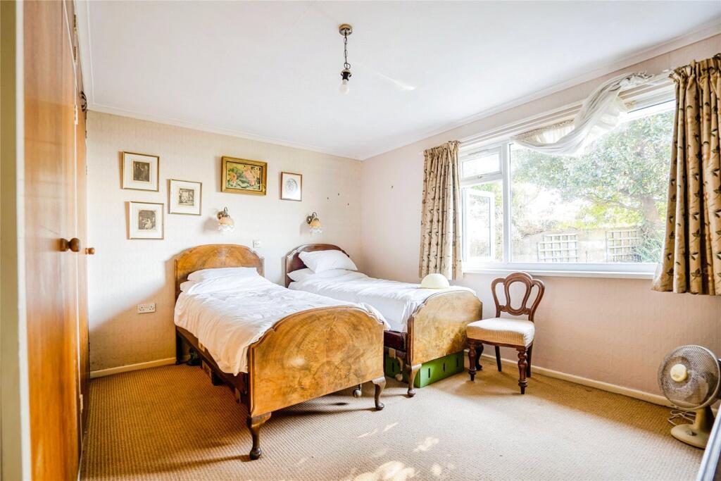 4 bed Detached Bungalow