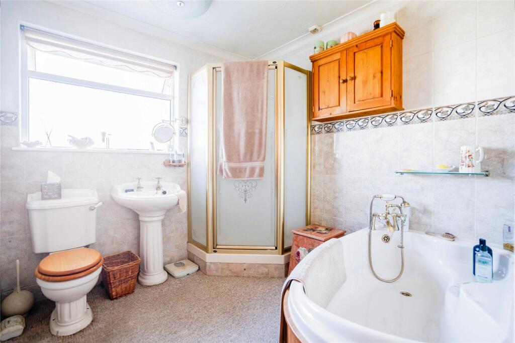 4 bed Detached Bungalow