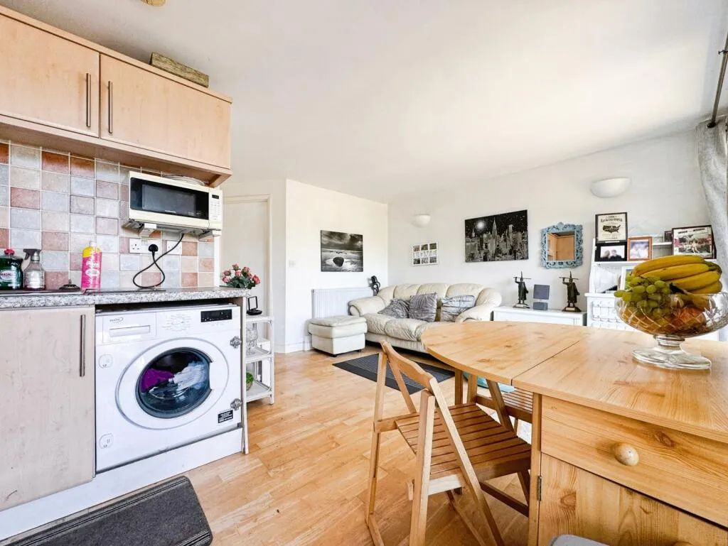 2 bed Ground Flat
