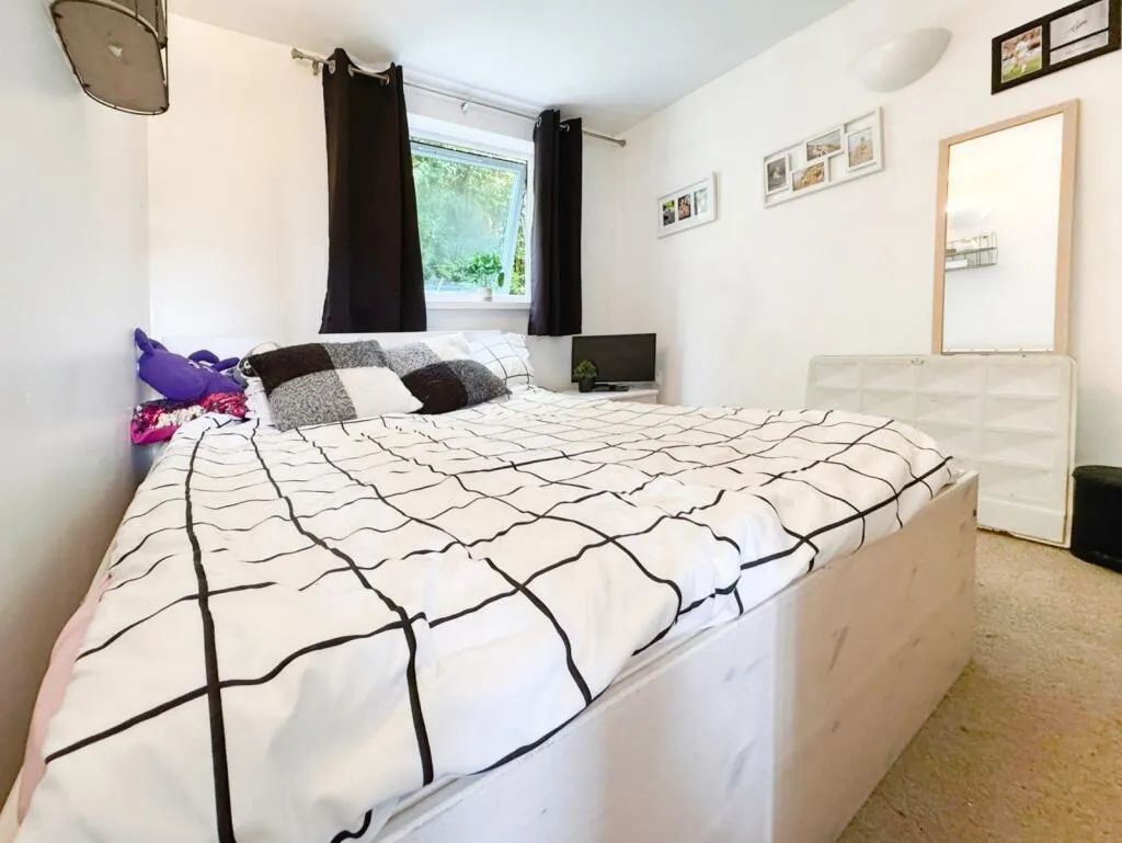 2 bed Ground Flat