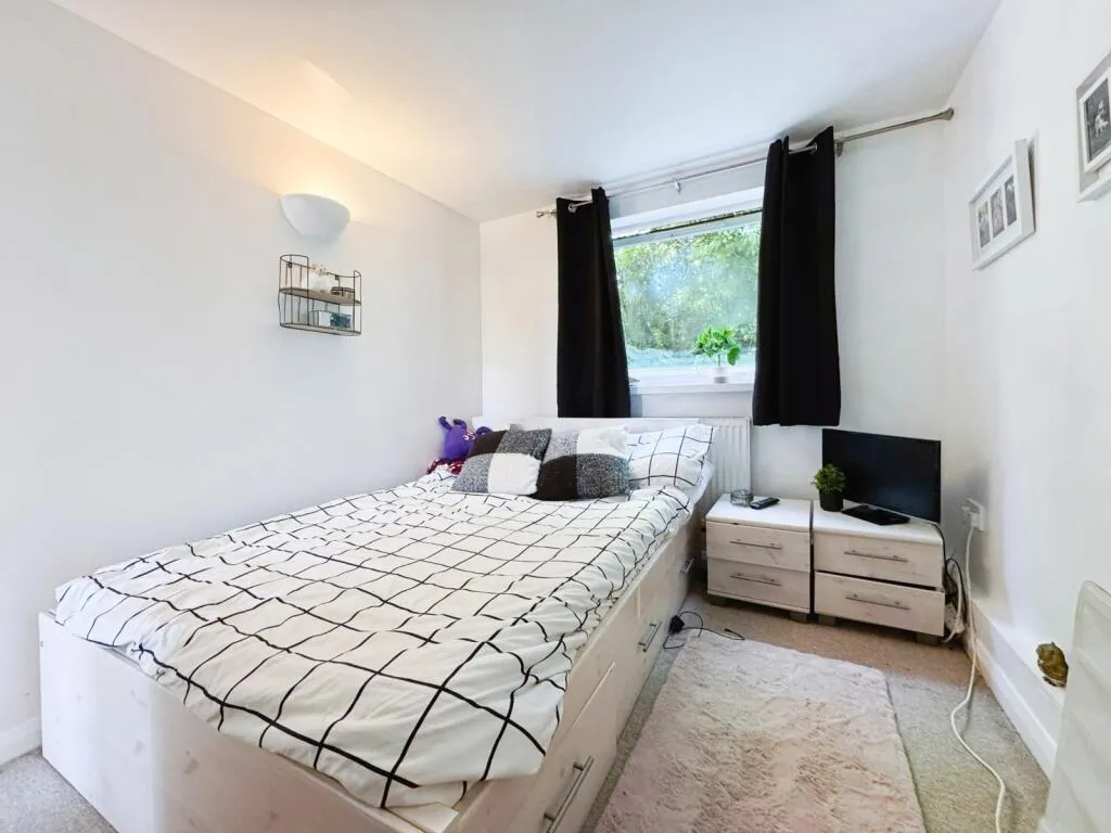 2 bed Ground Flat