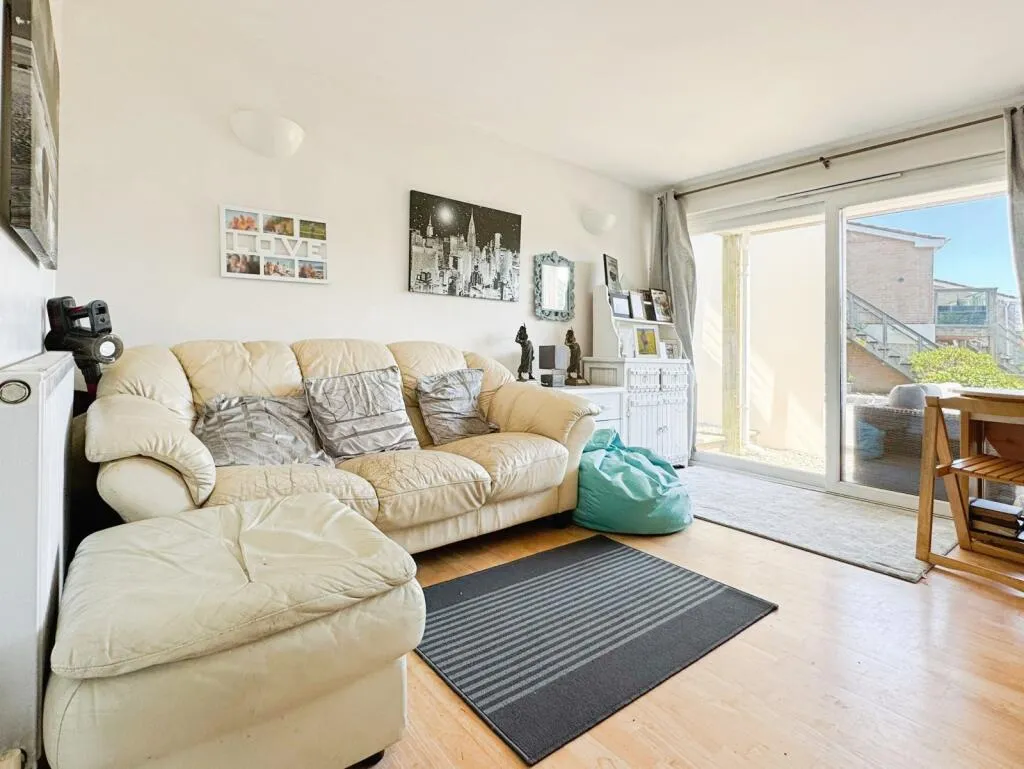 2 bed Ground Flat