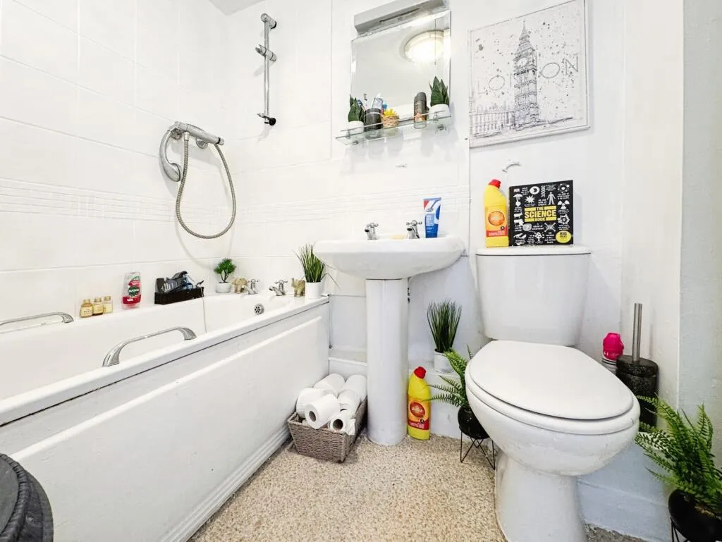 2 bed Ground Flat