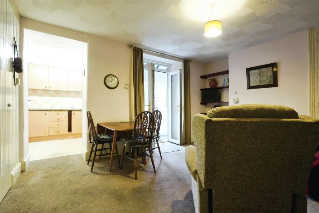 3 bed End of Terrace