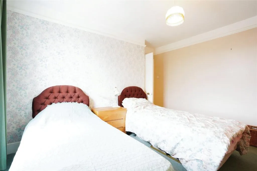 3 bed End of Terrace