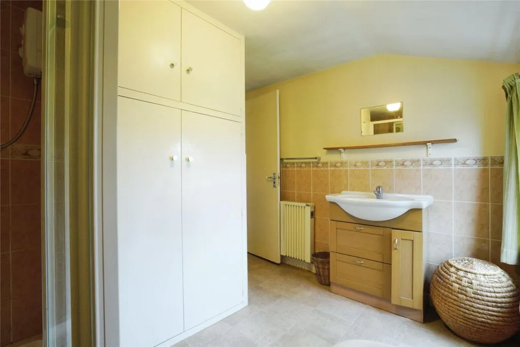 3 bed End of Terrace
