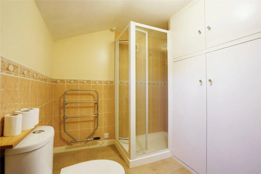 3 bed End of Terrace