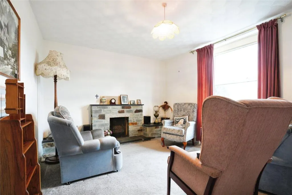 3 bed End of Terrace