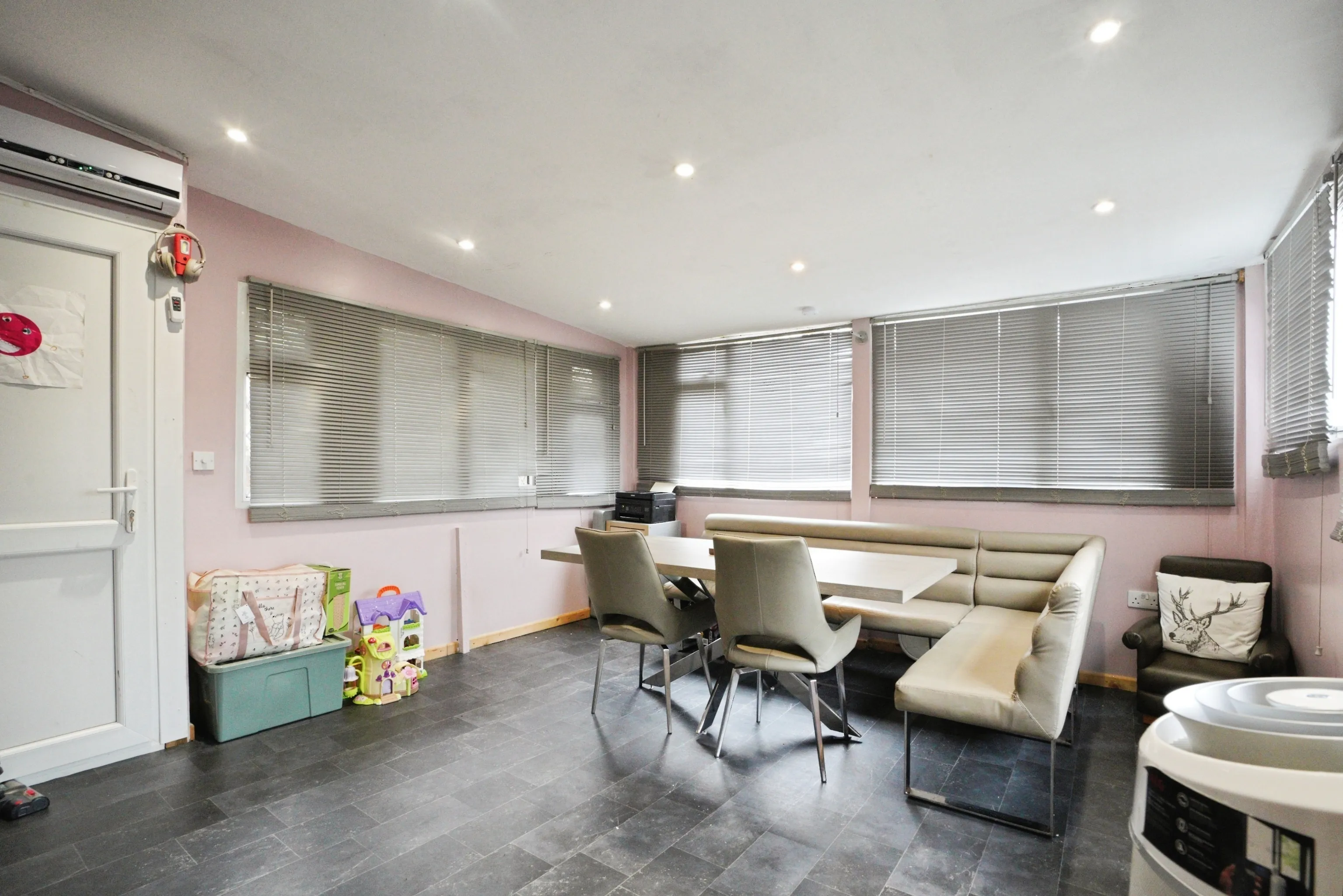 4 bed Terraced