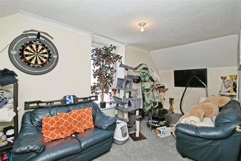6 bed Block of Apartments